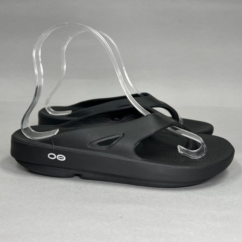 Oofos Women's Size 7 Black Original Sport Flip Flop Sandals